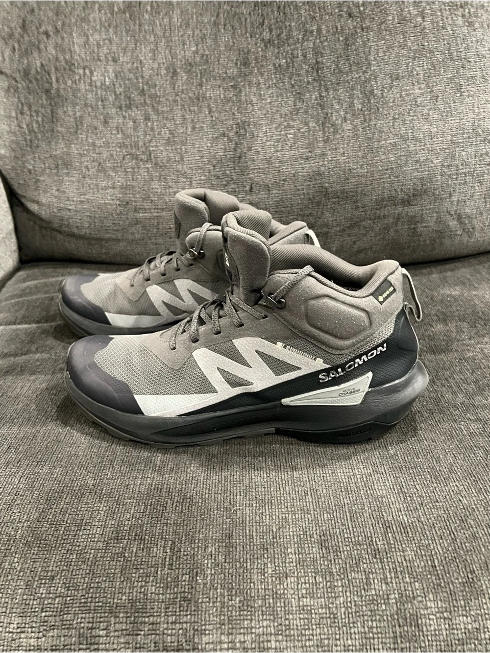 Salomon Men’s Gray High-Top Outdoor Sneakers